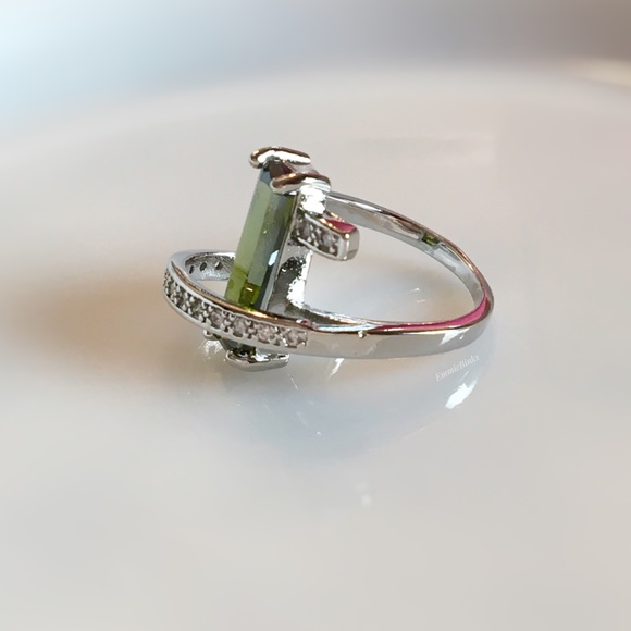 New Green Geometric Cubic Zirconia & Crystal Ring - Picture 12 of 14
